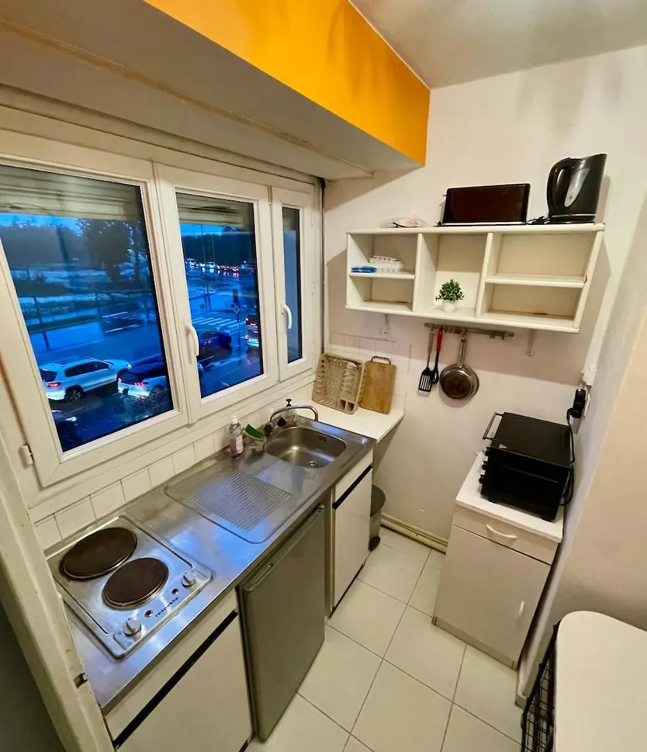 Geneva Residences - Colourful Apartment By The Border Ferney-Voltaire