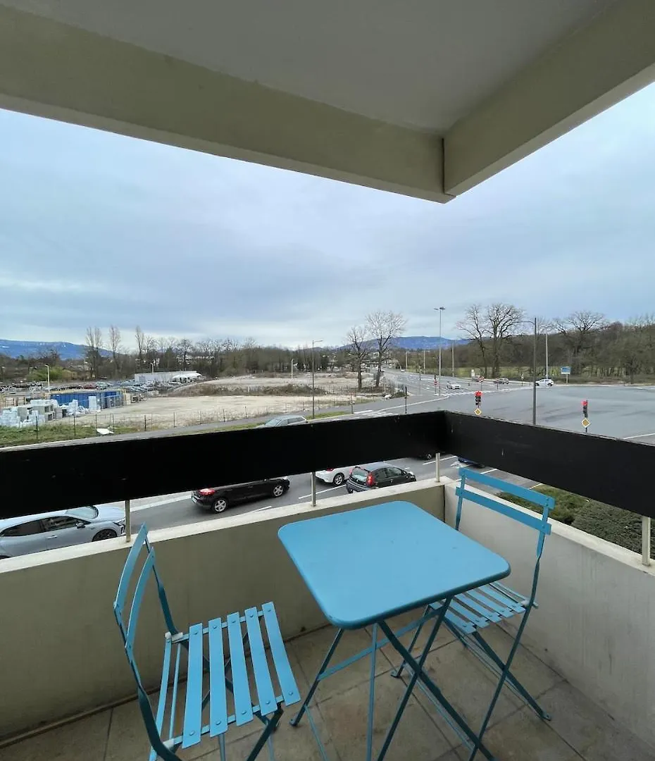 Geneva Residences - Colourful Apartment By The Border Ferney-Voltaire