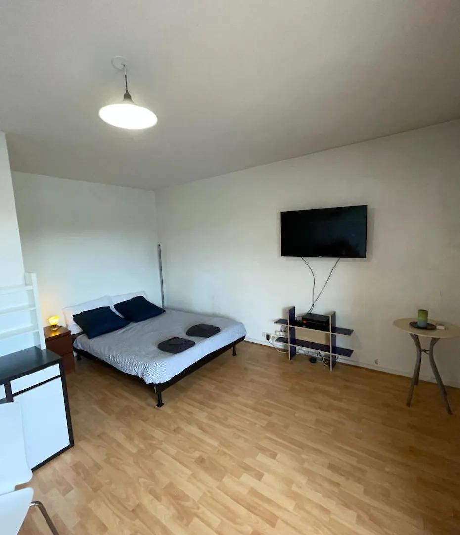 Geneva Residences - Colourful Apartment By The Border Ferney-Voltaire