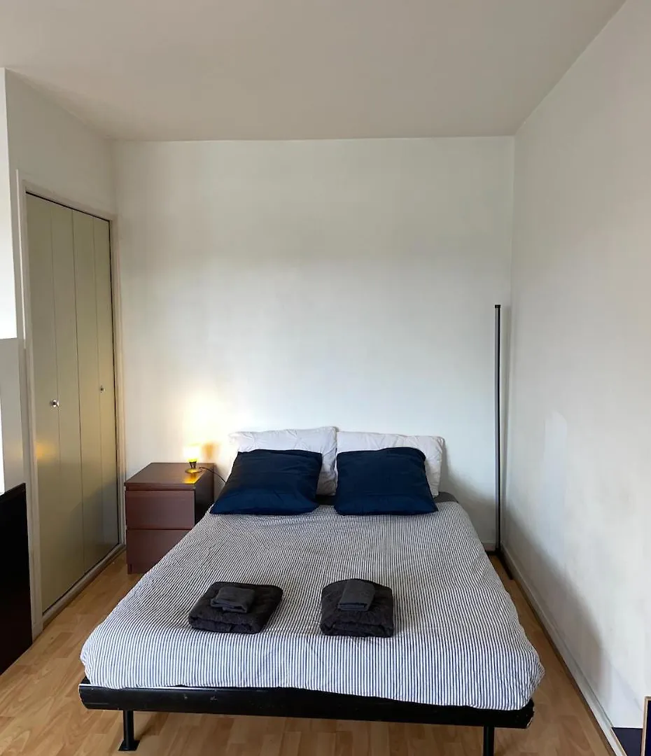 Geneva Residences - Colourful Apartment By The Border Ferney-Voltaire 0*,  France